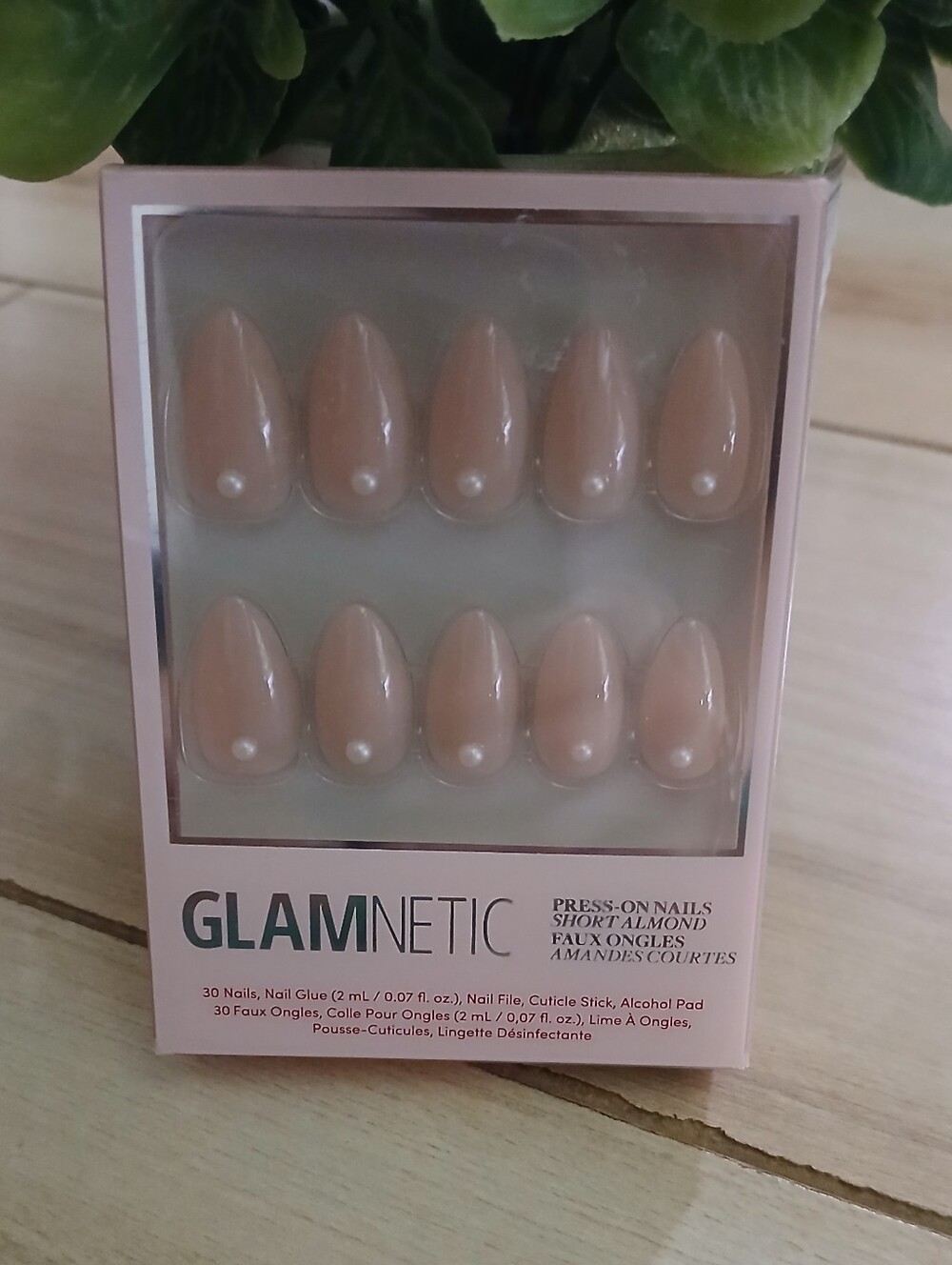 NWT Glamnetic Short Almond Press-On Nails in Nude with Pearl Accent